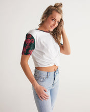 Cargar imagen en el visor de la galería, La Colora Women's Twist-Front Cropped Tee