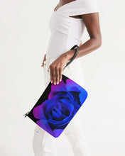 将图片加载到图库查看器,Blue&Purple Rose Daily Zip Pouch