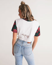 Cargar imagen en el visor de la galería, La Colora Women's Twist-Front Cropped Tee