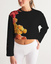 将图片加载到图库查看器,Fall Roses-Black Women's Cropped Sweatshirt