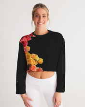 将图片加载到图库查看器,Fall Roses-Black Women's Cropped Sweatshirt