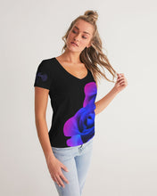 将图片加载到图库查看器,Blue&Purple Rose Women's V-Neck Tee