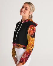 将图片加载到图库查看器,Fall Roses-Black Women's Cropped Hoodie