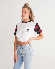 Cargar imagen en el visor de la galería, La Colora Women's Twist-Front Cropped Tee